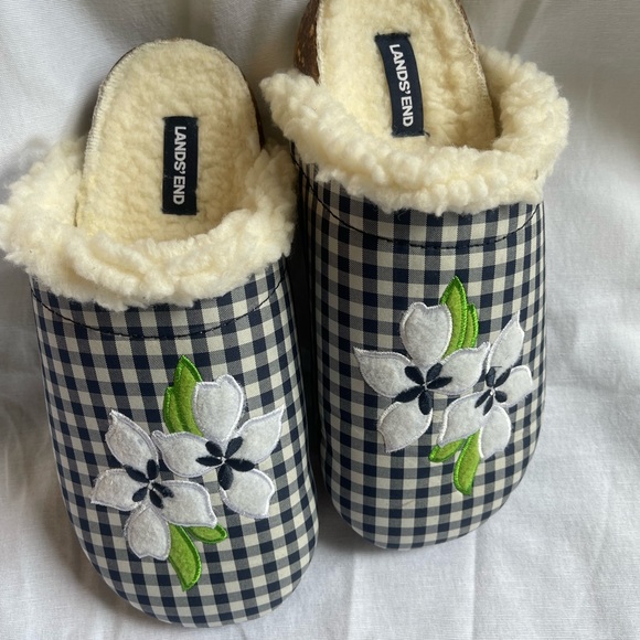Land’s End navy and white gingham slippers with flower size 8 women’s - Picture 2 of 6